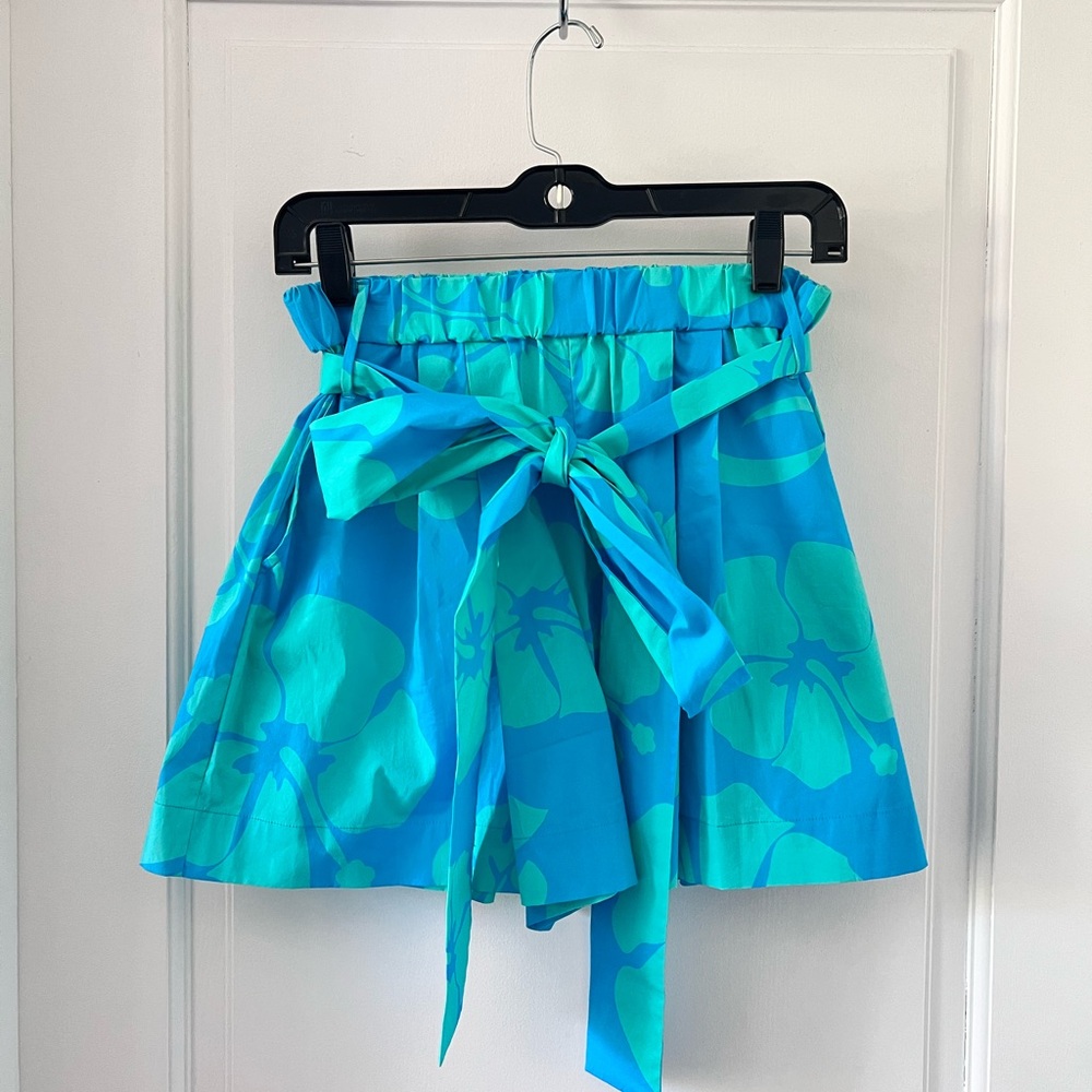 Staud sage shorts poplin blue hibiscus print 6